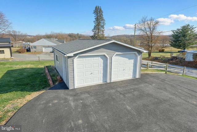 2402 CRALEY RD, Windsor, PA 17366