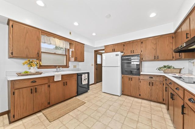 2533 N 113th STREET, Wauwatosa, WI 53226