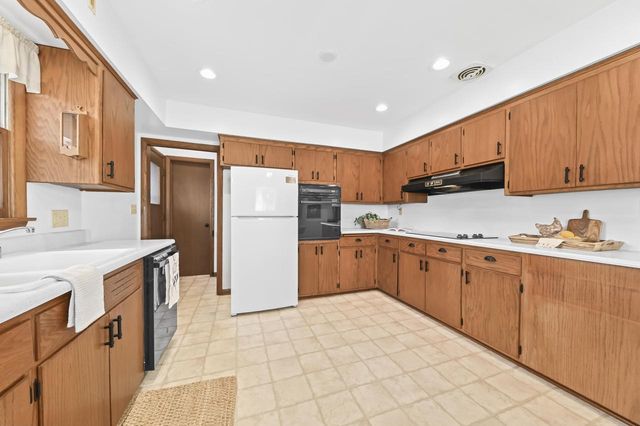 2533 N 113th STREET, Wauwatosa, WI 53226