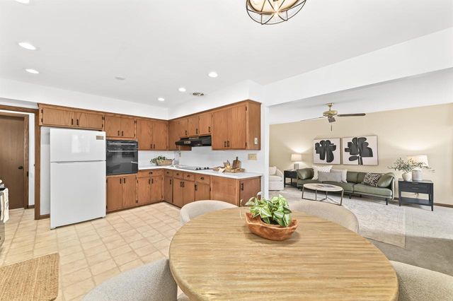 2533 N 113th STREET, Wauwatosa, WI 53226