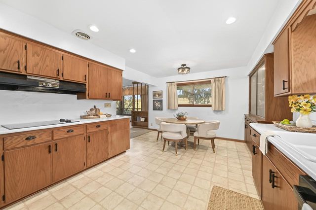 2533 N 113th STREET, Wauwatosa, WI 53226