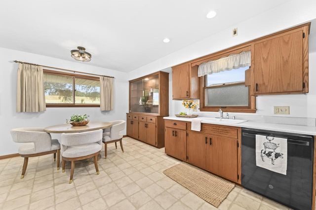 2533 N 113th STREET, Wauwatosa, WI 53226