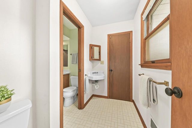 2533 N 113th STREET, Wauwatosa, WI 53226