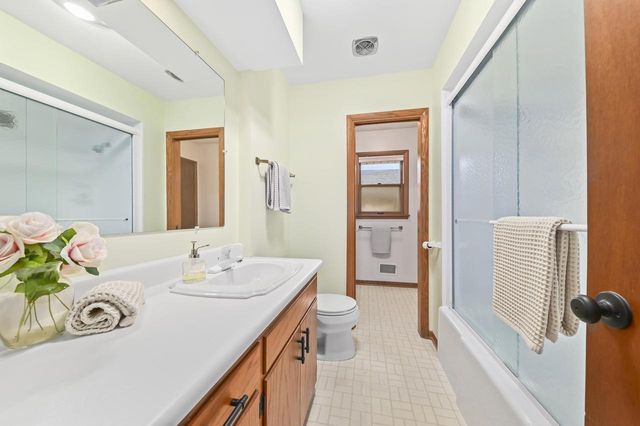 2533 N 113th STREET, Wauwatosa, WI 53226