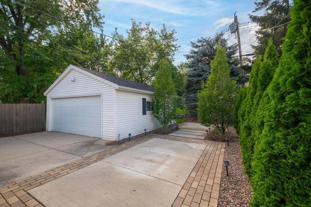 2533 N 113th STREET, Wauwatosa, WI 53226