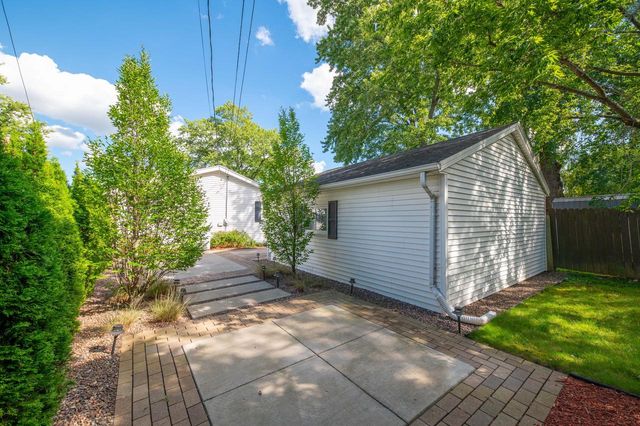 2533 N 113th STREET, Wauwatosa, WI 53226