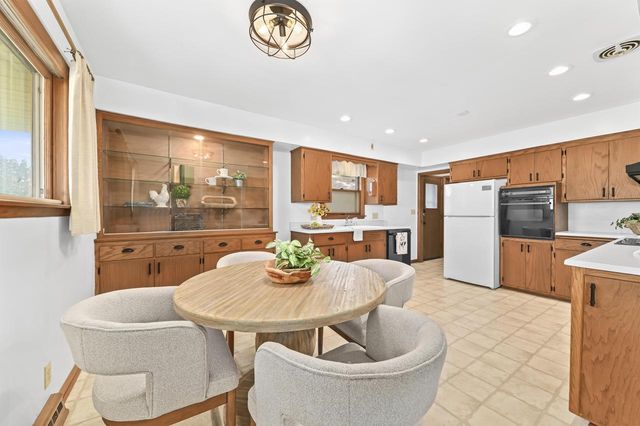 2533 N 113th STREET, Wauwatosa, WI 53226