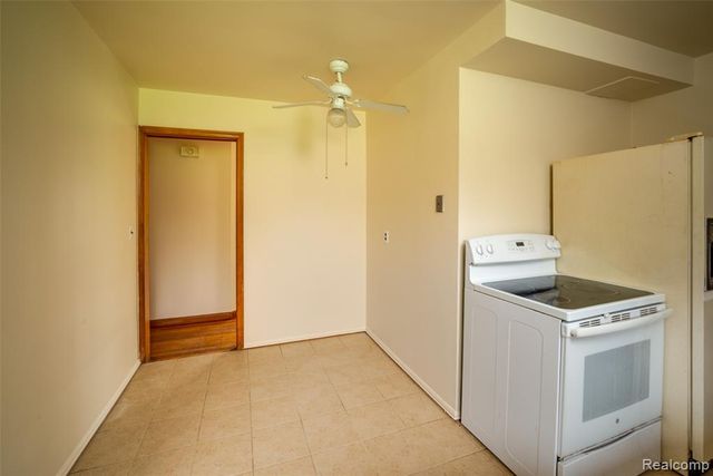 6886 E Nashway, West Bloomfield, MI 48322