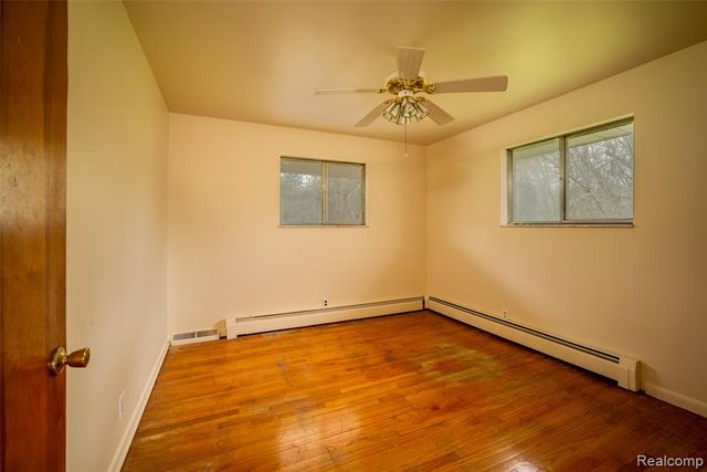 6886 E Nashway, West Bloomfield, MI 48322