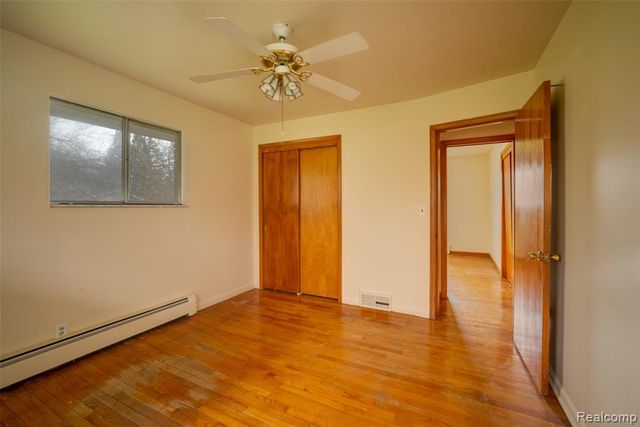 6886 E Nashway, West Bloomfield, MI 48322