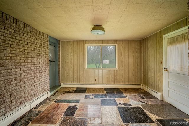 6886 E Nashway, West Bloomfield, MI 48322