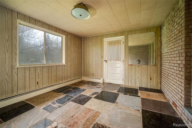 6886 E Nashway, West Bloomfield, MI 48322