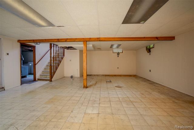 6886 E Nashway, West Bloomfield, MI 48322