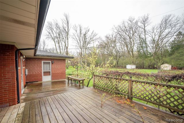 6886 E Nashway, West Bloomfield, MI 48322