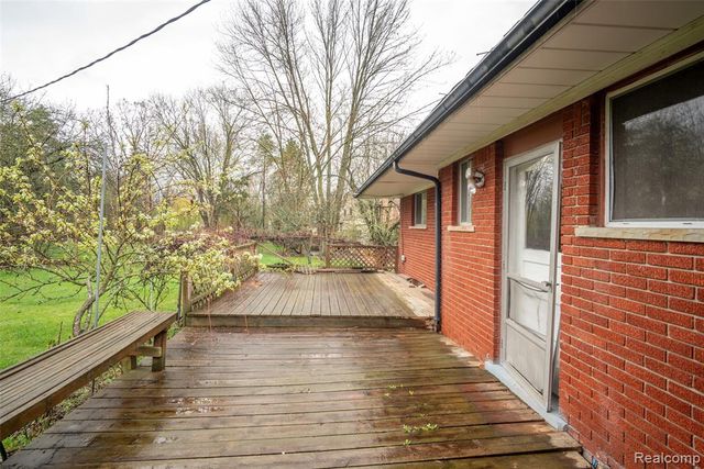 6886 E Nashway, West Bloomfield, MI 48322