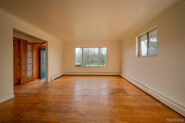 6886 E Nashway, West Bloomfield, MI 48322