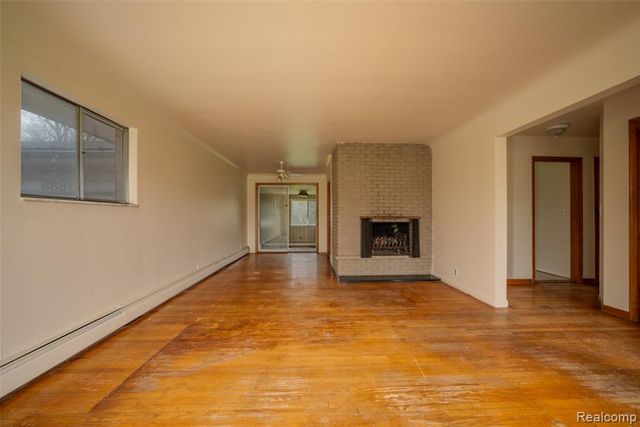 6886 E Nashway, West Bloomfield, MI 48322