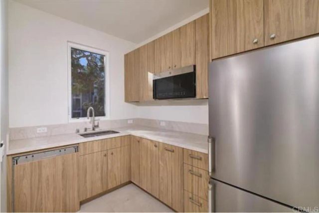 3903 Haines, San Diego, CA 92109