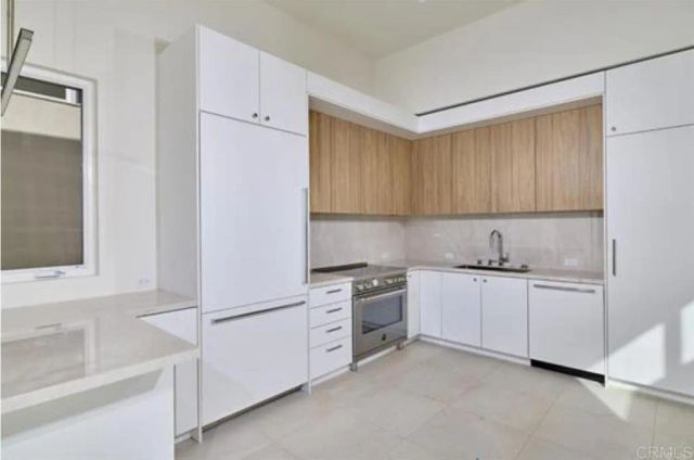 3903 Haines, San Diego, CA 92109