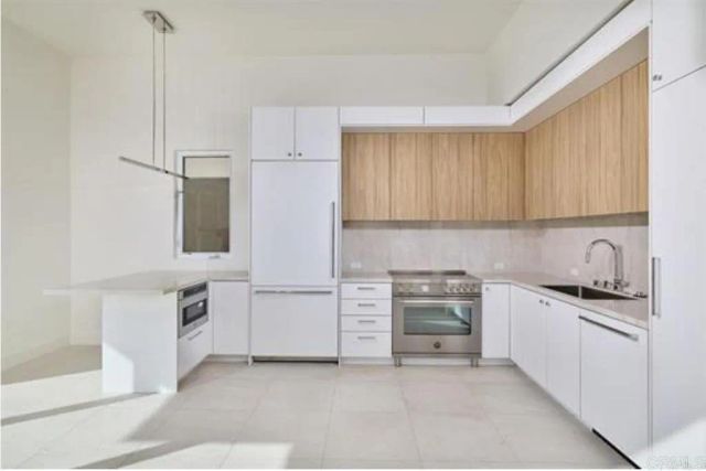 3903 Haines, San Diego, CA 92109