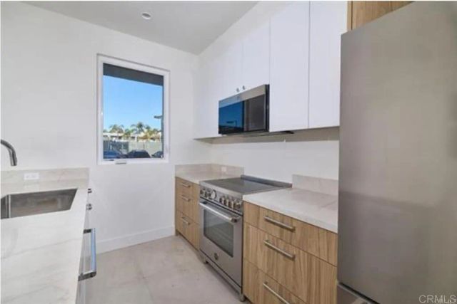 3903 Haines, San Diego, CA 92109