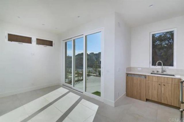 3903 Haines, San Diego, CA 92109