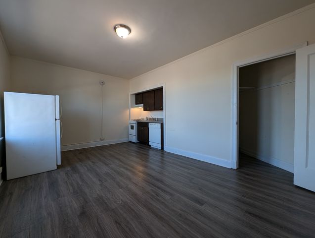 3335 W Diversey Avenue 102, Chicago, IL 60647