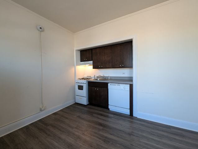 3335 W Diversey Avenue 102, Chicago, IL 60647