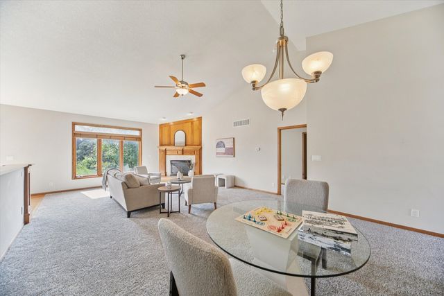 15142 Clearview Lane, Urbandale, IA 50323