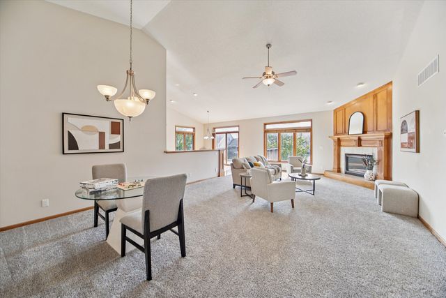 15142 Clearview Lane, Urbandale, IA 50323