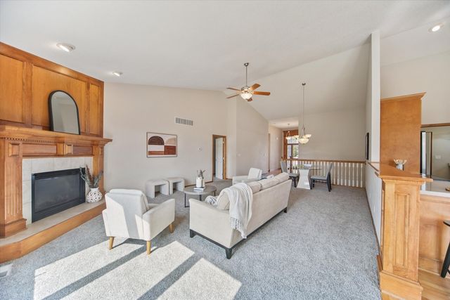 15142 Clearview Lane, Urbandale, IA 50323