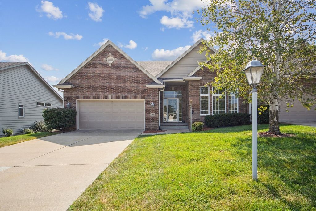 15142 Clearview Lane, Urbandale, IA 50323