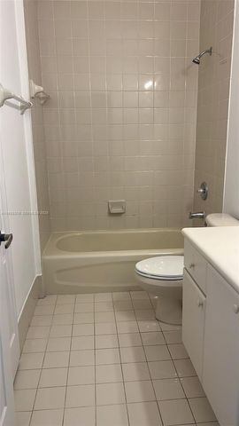 7200 NW 177th St 206-7, Hialeah, FL 33015