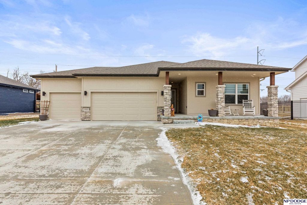 10452 S 113th Street, Papillion, NE 68046