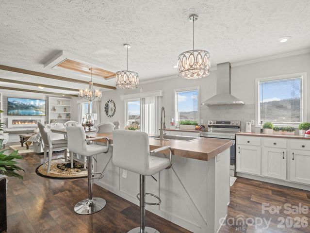 1796 Pilot Mountain Road, Hendersonville, NC 28792