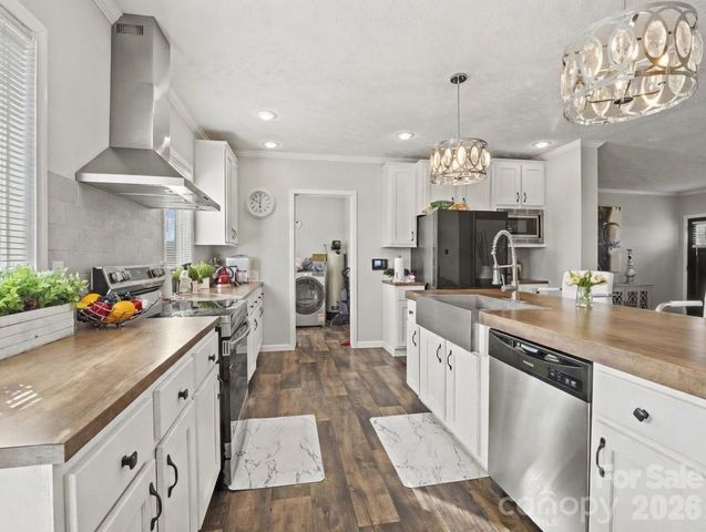 1796 Pilot Mountain Road, Hendersonville, NC 28792