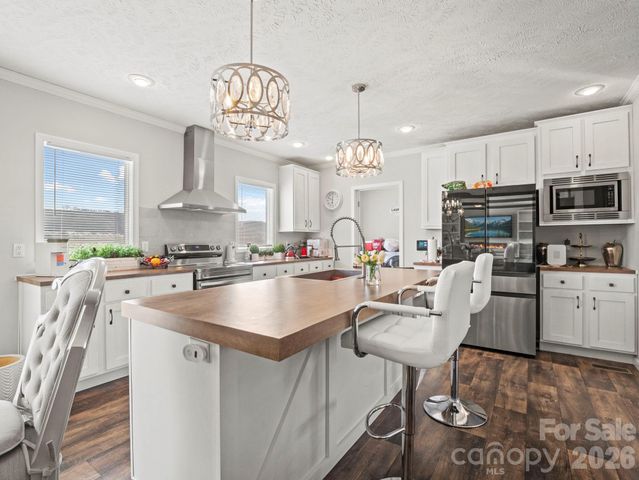 1796 Pilot Mountain Road, Hendersonville, NC 28792