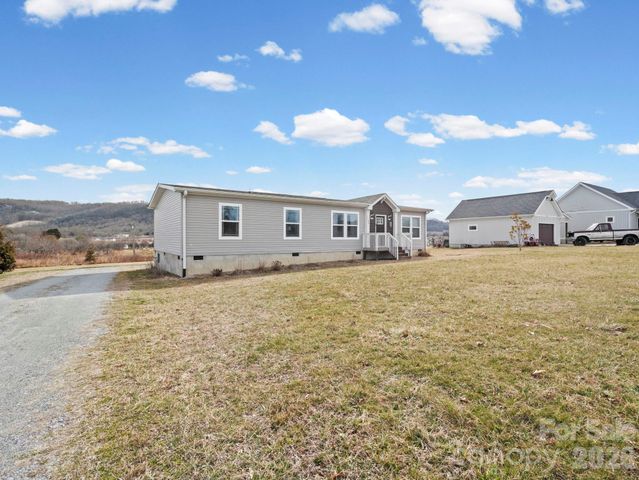 1796 Pilot Mountain Road, Hendersonville, NC 28792