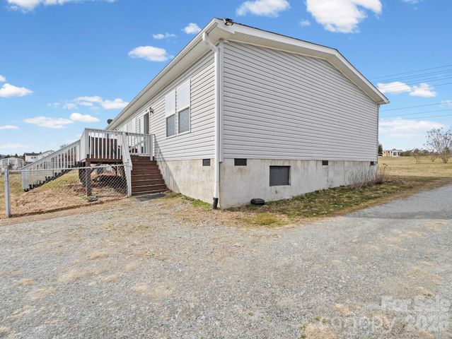 1796 Pilot Mountain Road, Hendersonville, NC 28792