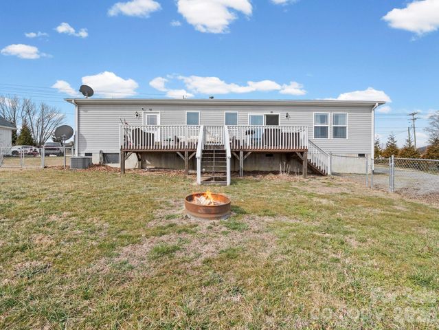 1796 Pilot Mountain Road, Hendersonville, NC 28792