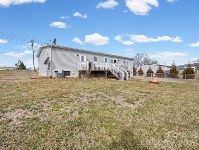 1796 Pilot Mountain Road, Hendersonville, NC 28792