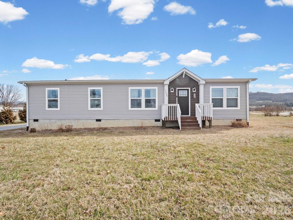 1796 Pilot Mountain Road, Hendersonville, NC 28792