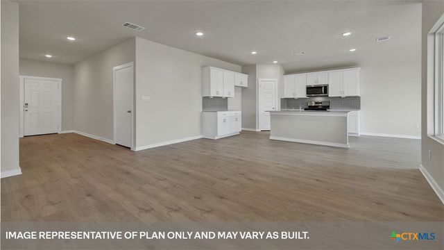 390 BARRON ESTATE Drive, Lockhart, TX 78644