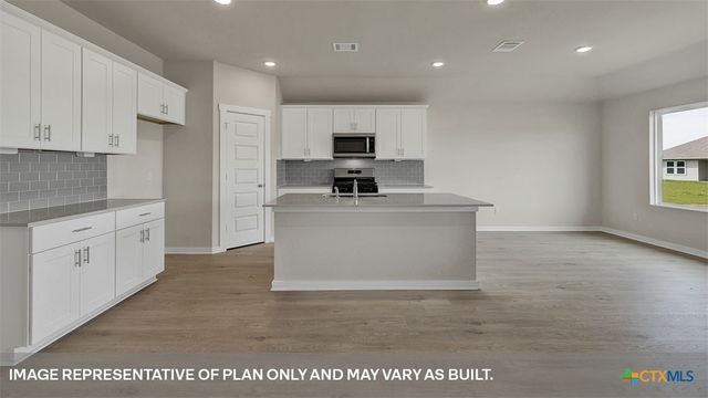 390 BARRON ESTATE Drive, Lockhart, TX 78644