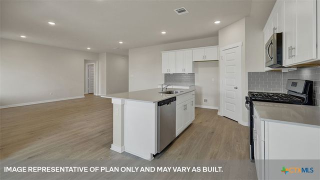 390 BARRON ESTATE Drive, Lockhart, TX 78644