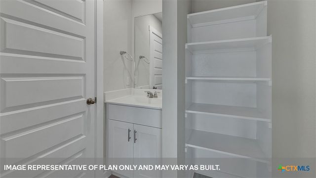 390 BARRON ESTATE Drive, Lockhart, TX 78644