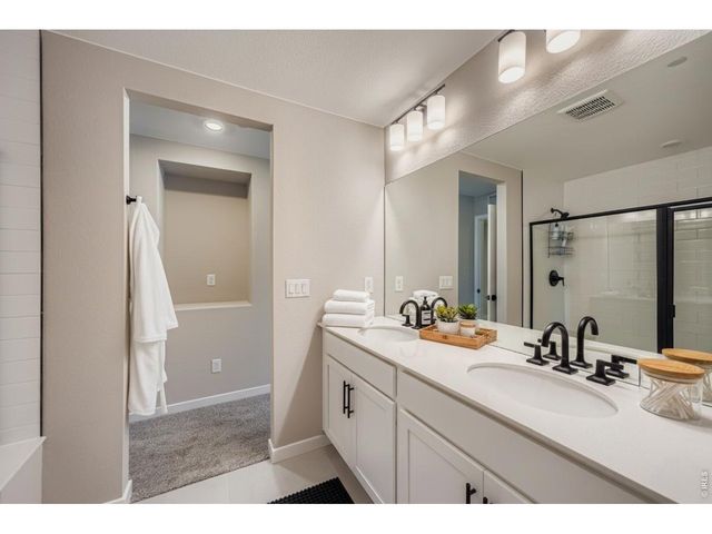 2848 Bear Springs Cir, Longmont, CO 80503