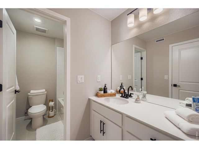 2848 Bear Springs Cir, Longmont, CO 80503
