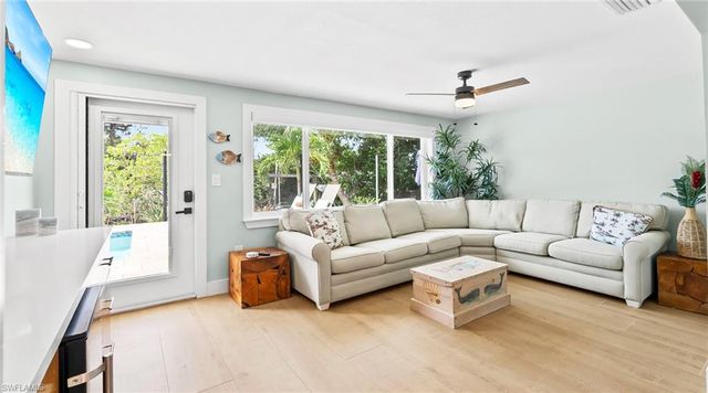 2736 Riverview DR, Naples, FL 34112