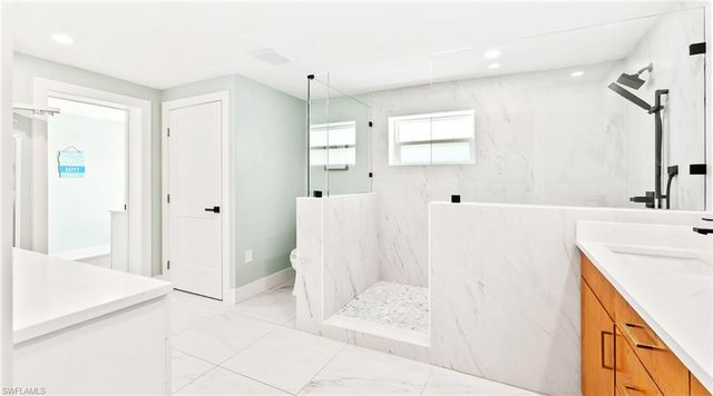 2736 Riverview DR, Naples, FL 34112